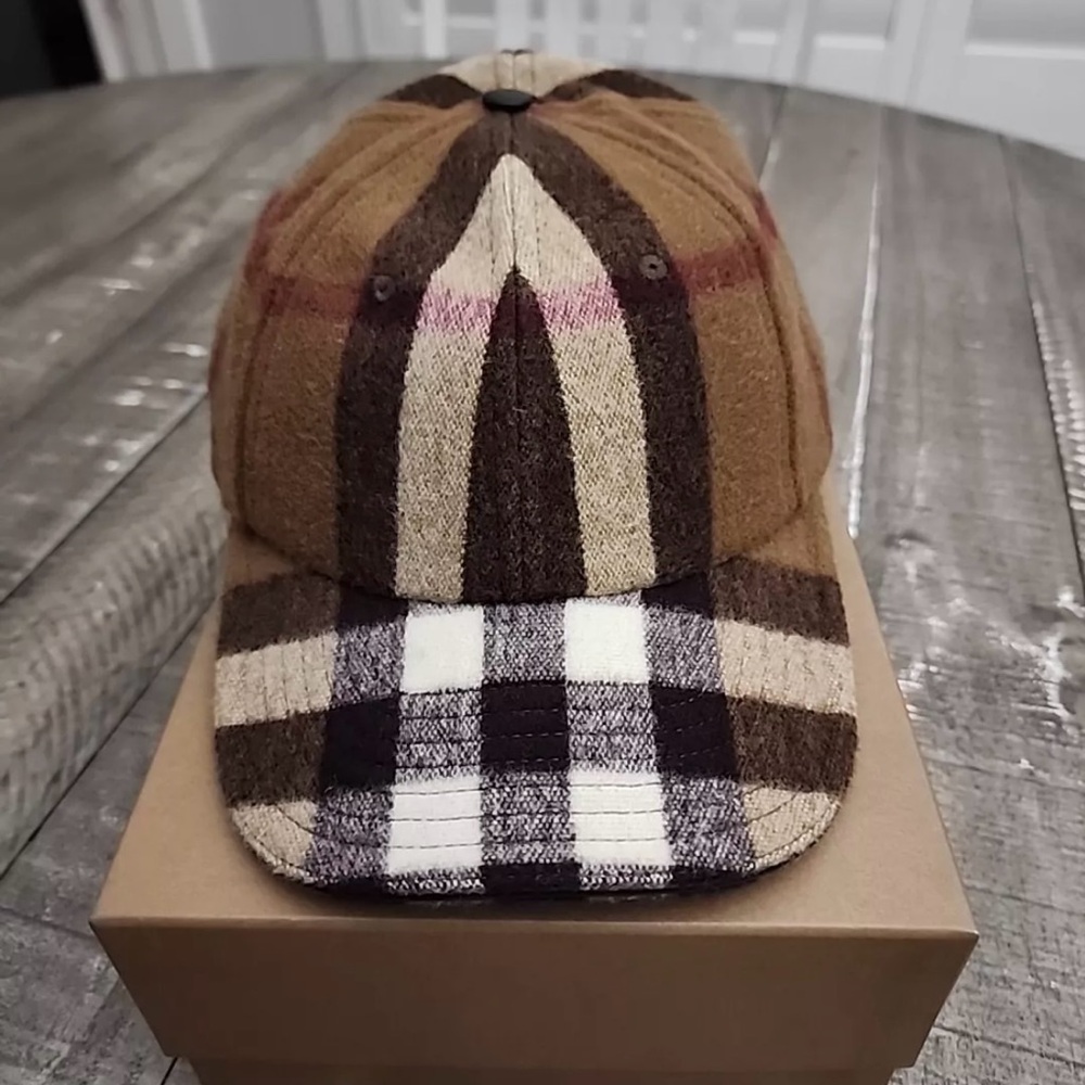 Burberry Exaggerated Wool Baseball  Hat